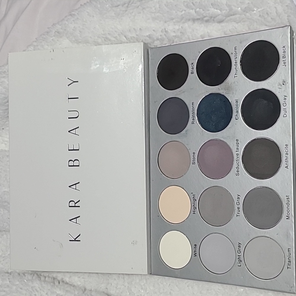 Kara Beauty palette for sale